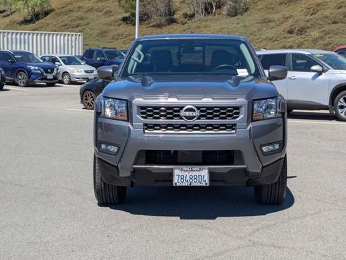 2025 Nissan Frontier SV