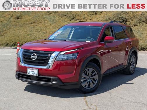 2022 Nissan Pathfinder SV