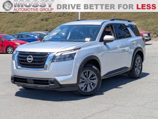 2023 Nissan Pathfinder SV