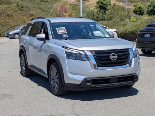 2023 Nissan Pathfinder SV
