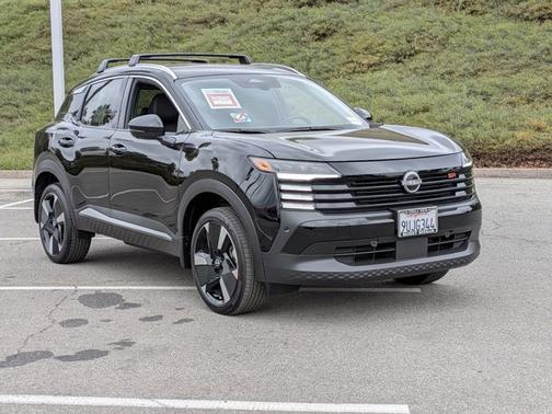 Super Black 2025 Nissan Kicks SR