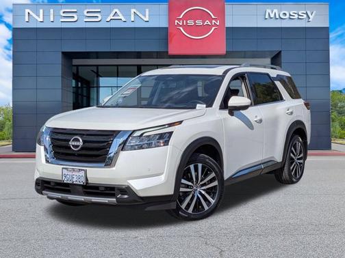 2023 Nissan Pathfinder Platinum