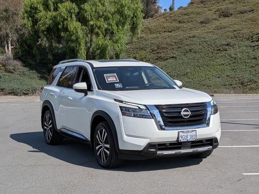 2023 Nissan Pathfinder Platinum