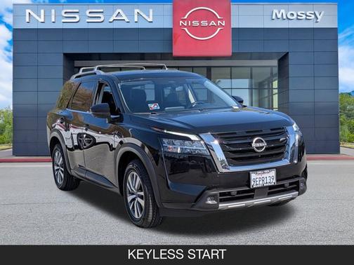 2023 Nissan Pathfinder SL