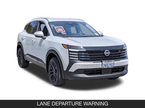 Aspen White Tri 2025 Nissan Kicks SR
