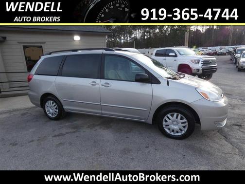 2004 Toyota Sienna LE
