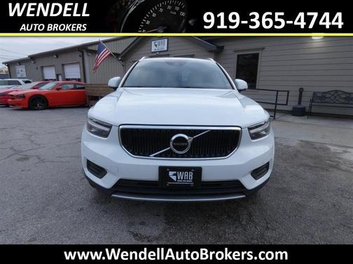 2020 Volvo XC40 T4 Momentum