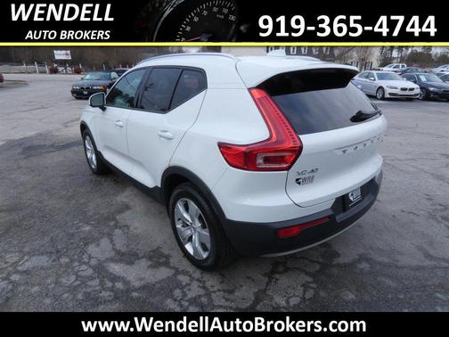 2020 Volvo XC40 T4 Momentum