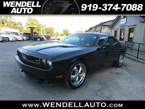 Photo 3 of 32 of 2008 Dodge Challenger SRT8