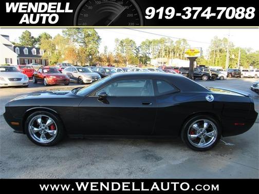 Photo 4 of 32 of 2008 Dodge Challenger SRT8