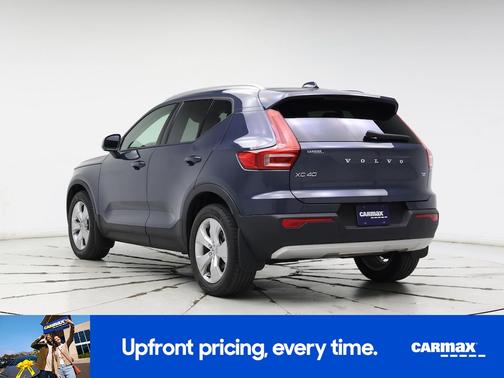 2022 Volvo XC40 T4 Momentum