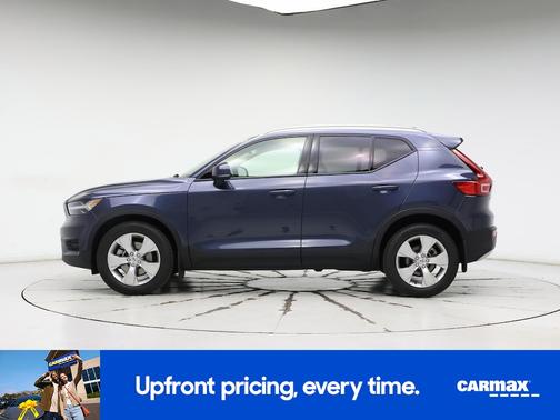 2022 Volvo XC40 T4 Momentum