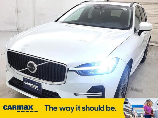 2022 Volvo XC60 B5 Momentum