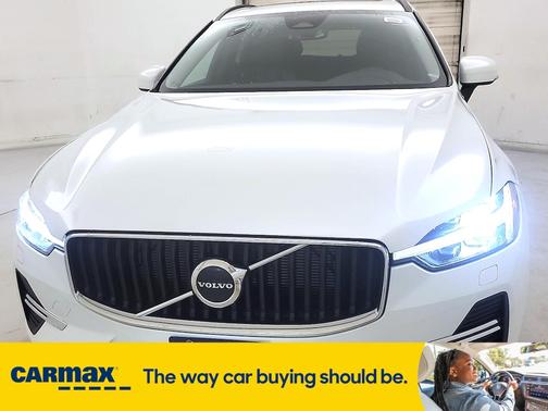 2022 Volvo XC60 B5 Momentum