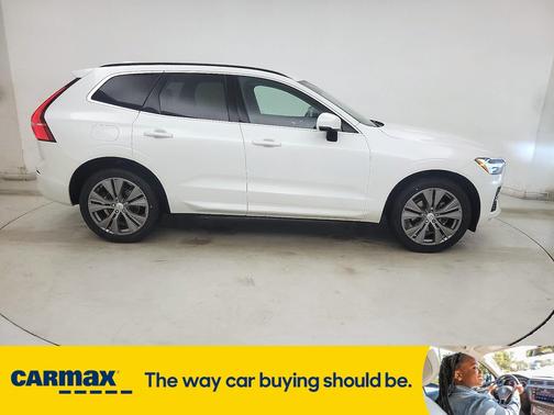 2022 Volvo XC60 B5 Momentum