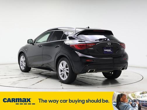 2017 INFINITI QX30 Luxury