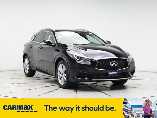 2017 INFINITI QX30 Luxury