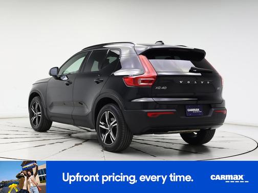 2023 Volvo XC40 B5 Plus Dark Theme