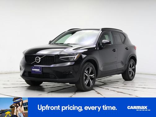 2023 Volvo XC40 B5 Plus Dark Theme
