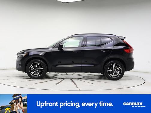 2023 Volvo XC40 B5 Plus Dark Theme