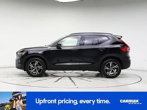 2023 Volvo XC40 B5 Plus Dark Theme
