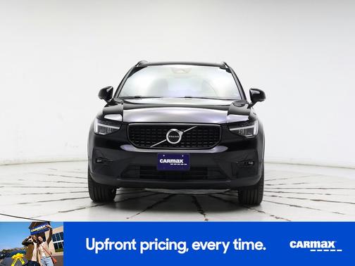 2023 Volvo XC40 B5 Plus Dark Theme