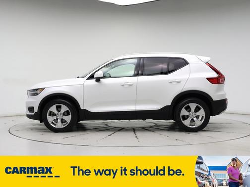 2022 Volvo XC40 T4 Momentum