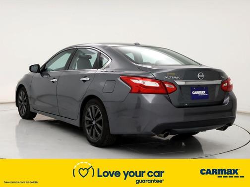 Photo 2 of 26 of 2017 Nissan Altima SL