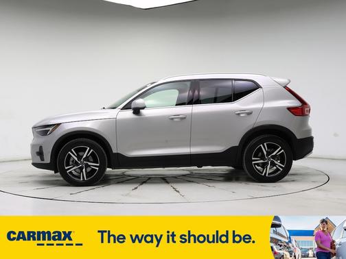 2023 Volvo XC40 B5 Plus Bright Theme