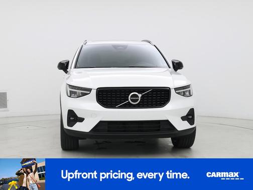 2023 Volvo XC40 B5 Plus Dark Theme