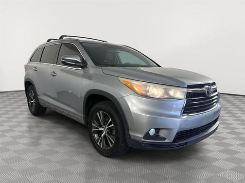 Silver Sky Metallic 2016 Toyota Highlander XLE