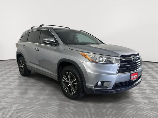 Silver Sky Metallic 2016 Toyota Highlander XLE