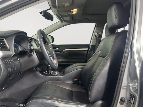 Silver Sky Metallic 2016 Toyota Highlander XLE