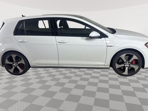 2017 Volkswagen Golf GTI 2.0T SE 4-Door