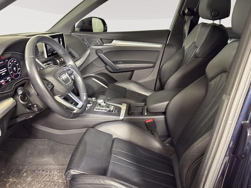 2020 Audi Q5 45 Titanium Premium
