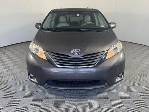 2012 Toyota Sienna XLE