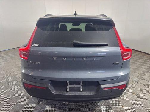 2021 Volvo XC40 T5 R-Design