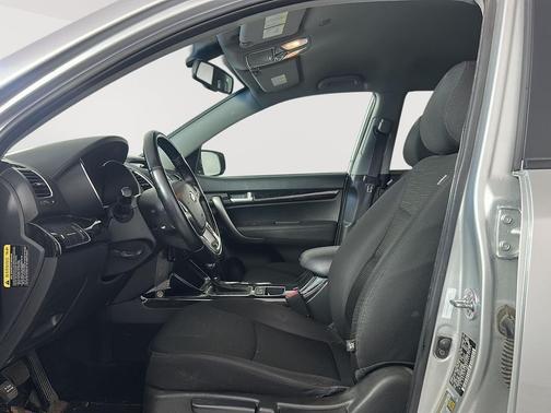 Bright Silver 2014 Kia Sorento LX