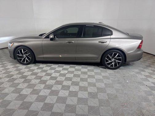 2019 Volvo S60 T6 Momentum