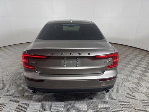 2019 Volvo S60 T6 Momentum