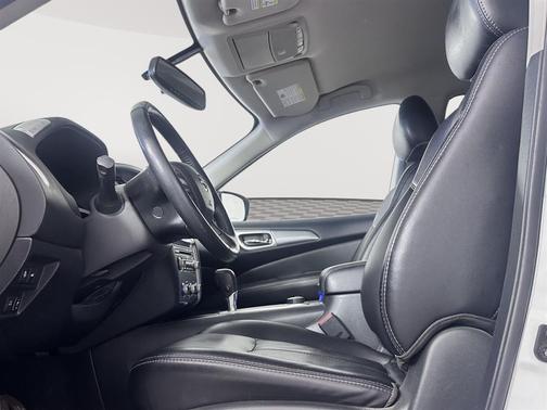Glacier White 2019 Nissan Pathfinder SL