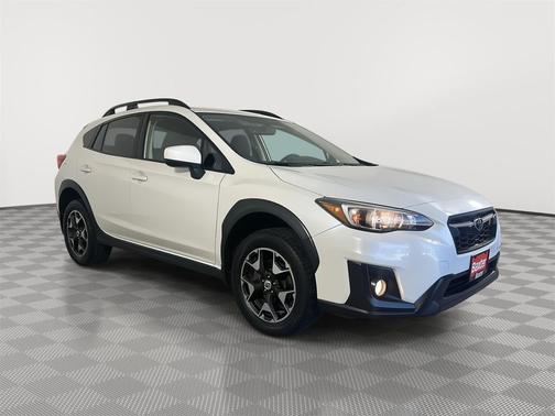 Crystal White Pearl 2018 Subaru Crosstrek 2.0i Premium