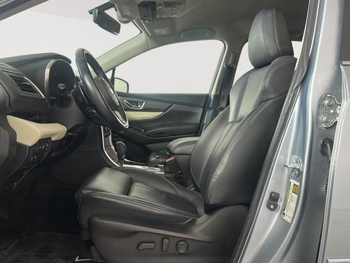 Ice Silver Metallic 2022 Subaru Ascent Limited 7-Passenger
