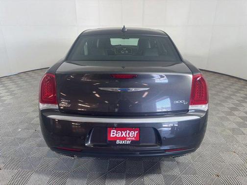 2017 Chrysler 300C Platinum