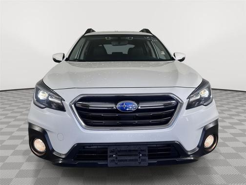 Crystal White Pearl 2019 Subaru Outback 3.6R Limited