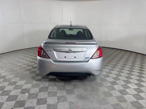 2016 Nissan Versa 1.6 S+