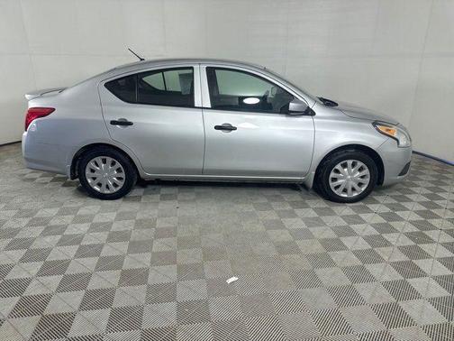 2016 Nissan Versa 1.6 S+