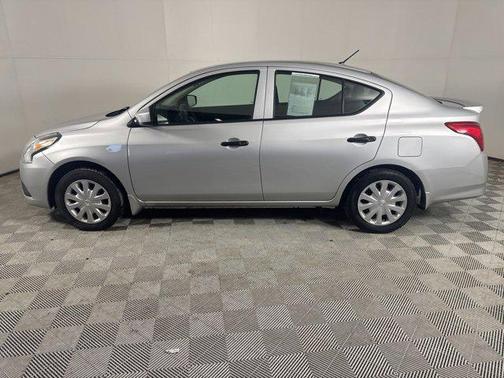 2016 Nissan Versa 1.6 S+
