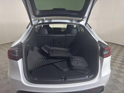 2024 Tesla Model Y Long Range Dual Motor All-Wheel Drive