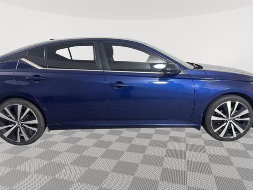 2020 Nissan Altima SR FWD